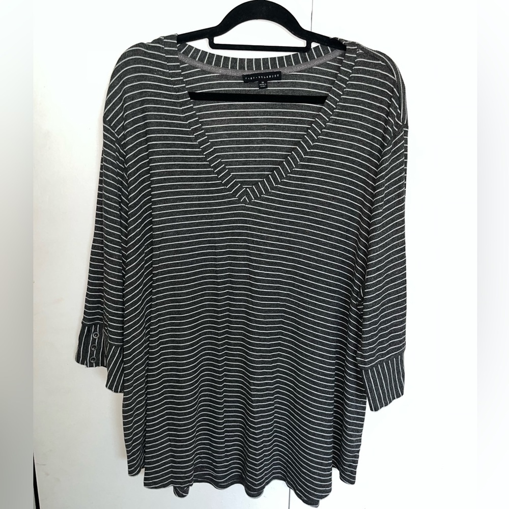 Jane + Delancey gray and White 3/4 Sleeve Boxy Tunic size 3X.